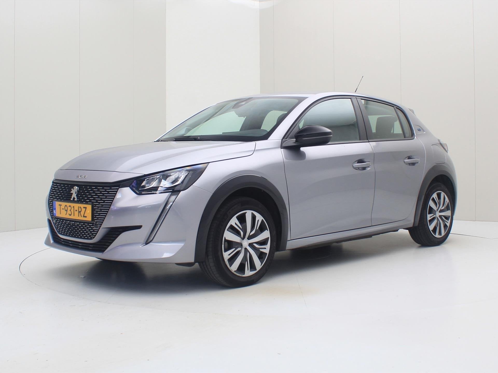 Peugeot e-208 EV Active Pack 50 kWh 136 pk 100% SoH [ NAVIGA, Auto's, Automaat, Gebruikt, Zwart, Origineel Nederlands