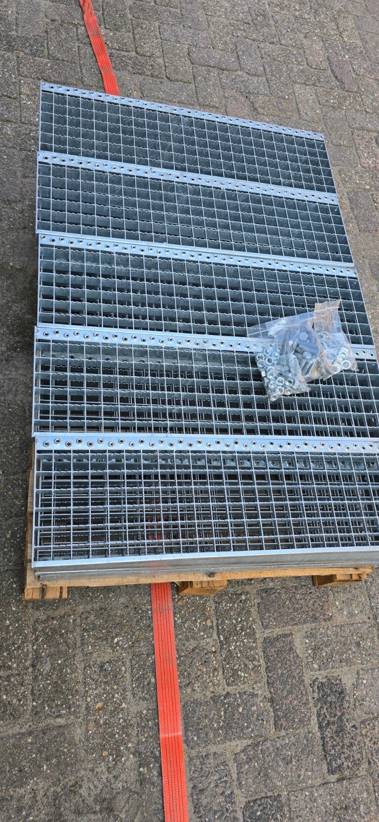 Verzinkte trap profielen / wangen / bomen evt met traptreden, Ophalen, Gebruikt, Trap, 2 tot 4 meter