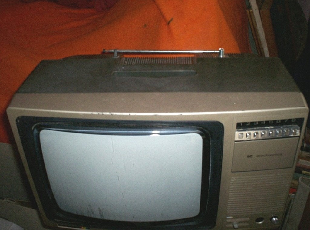 Sanyo CTP 3209 vintage kleine draagbare kleurentelevisie, Ophalen, Gebruikt, Minder dan 40 cm, Overige merken