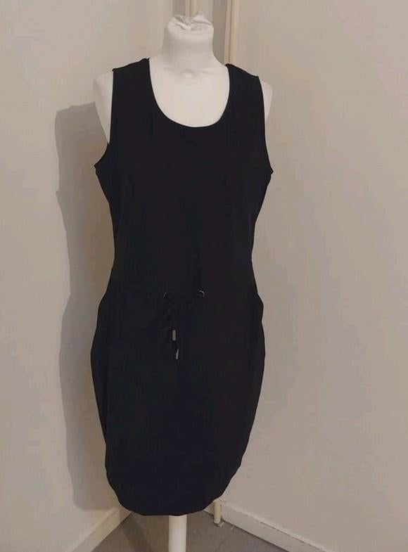 Prachtige donkerblauwe jurk van Una Noa maat M, travelstof, Kleding | Dames, Jurken, Maat 38/40 (M), Blauw, Una noa, Ophalen of Verzenden