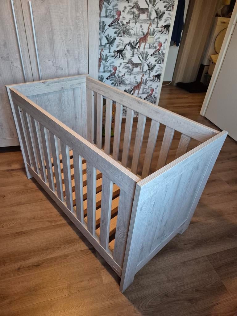 Babybed 60x120 met matras en matrasbeschermer, Kinderen en Baby's, Kinderkamer | Bedden, Zo goed als nieuw, Minder dan 140 cm