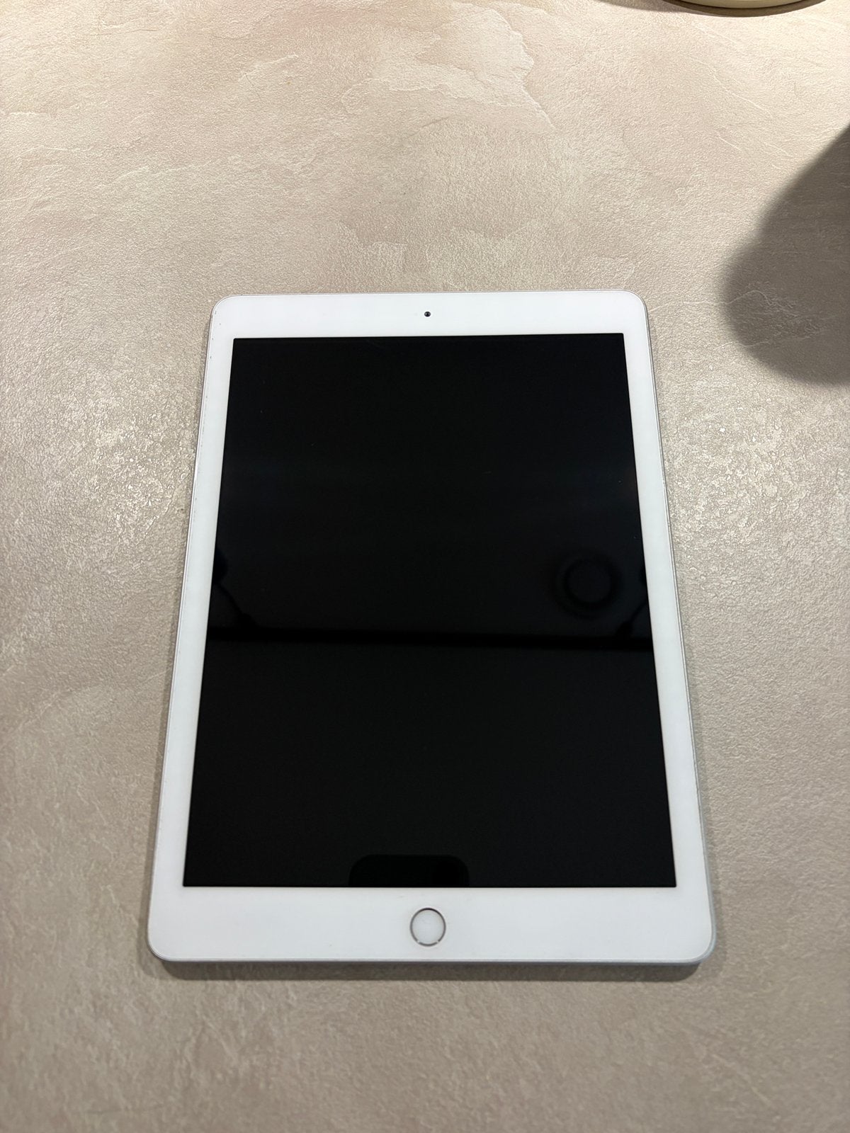 APPLE iPad 2018 32GB WiFi Zilver - KAPOT. Voor onderdelen., 32 GB, Apple iPad, Niet werkend, Wi-Fi