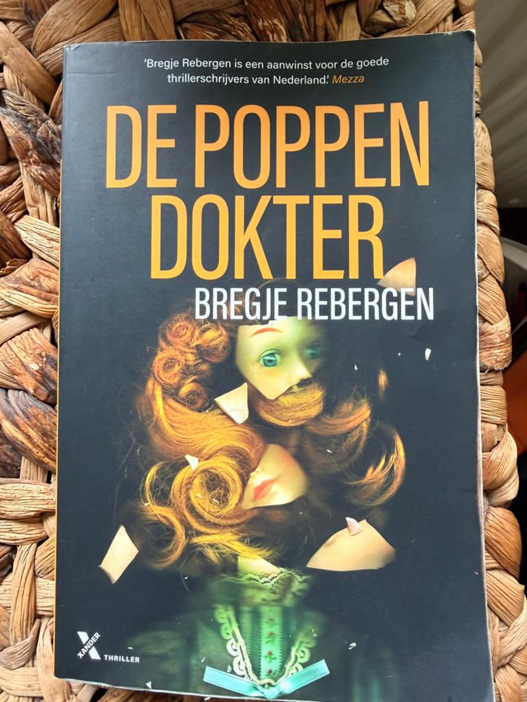 De Poppendokter - Bregje Rebergen (Thriller), Ophalen of Verzenden, Zo goed als nieuw, Nederland