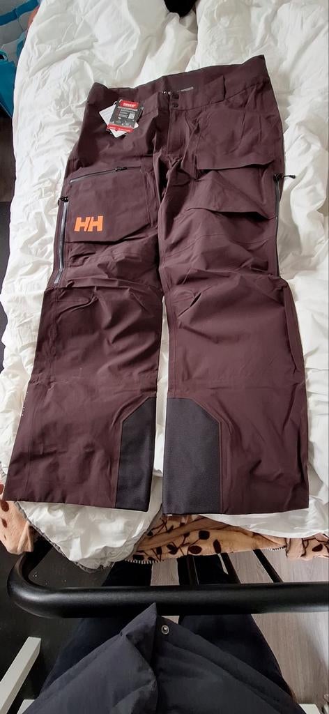 NIEUW Helly Hansen ULLR Ski Broek XL Relaxed Fit Bourgondië, Kleding | Heren, Wintersportkleding, Ophalen of Verzenden