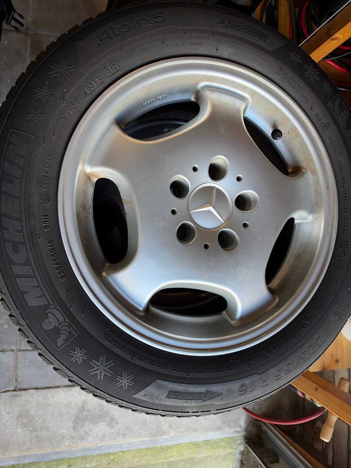 Winterbanden met velgen voor Mercedes E - Michelin Alpin 5, Ophalen, Gebruikt, 16 inch, Banden en Velgen