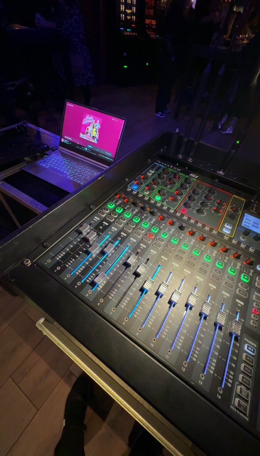GEZOCHT - Soundcraft Si Compact, Performer of Expression., Muziek en Instrumenten, Mengpanelen, Ophalen, Zo goed als nieuw, 20 kanalen of meer