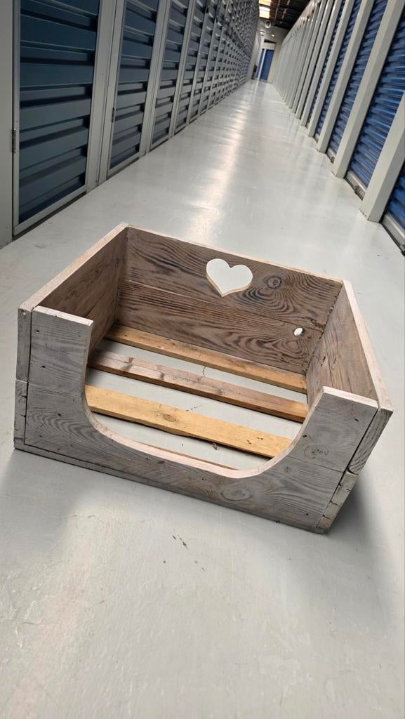 Houten hondenmand met hart, Ophalen, Nieuw, Overige