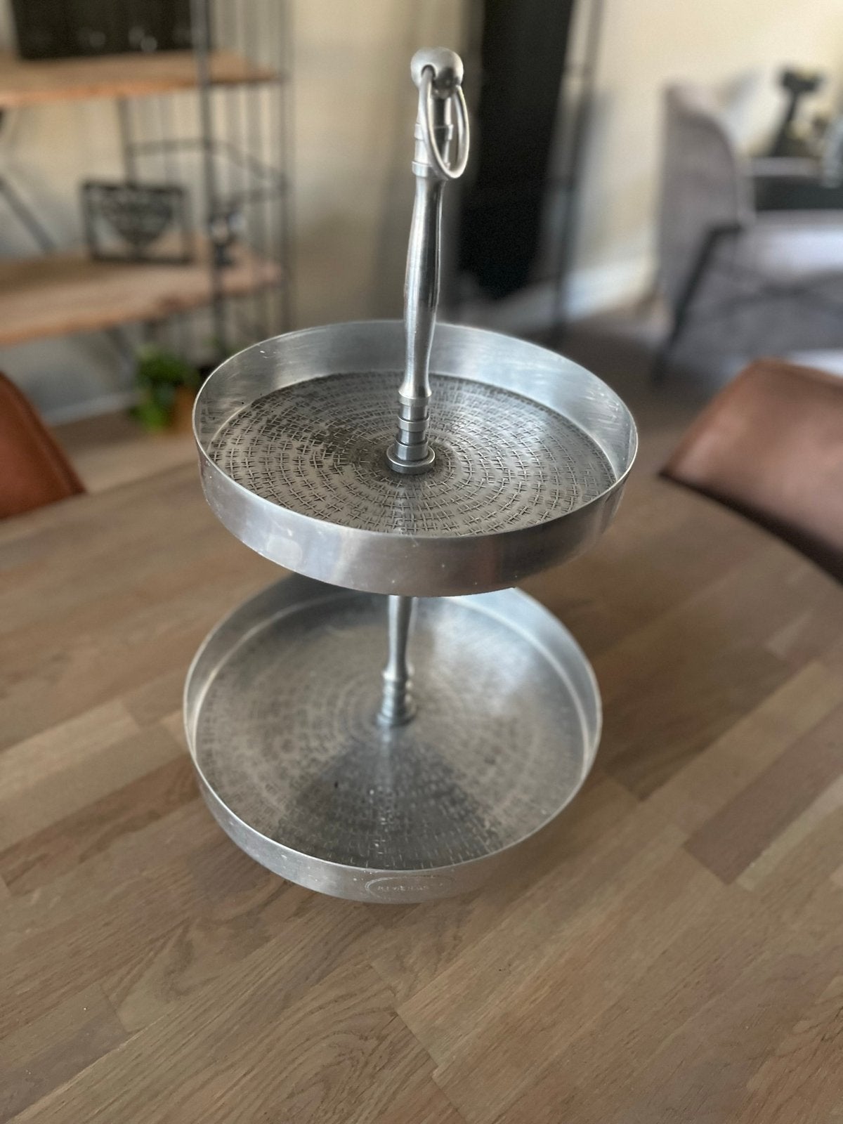 Zilverkleurige etagère met twee lagen Rivièra Maison, Huis en Inrichting, Woonaccessoires | Etagères, Ophalen of Verzenden, Zo goed als nieuw