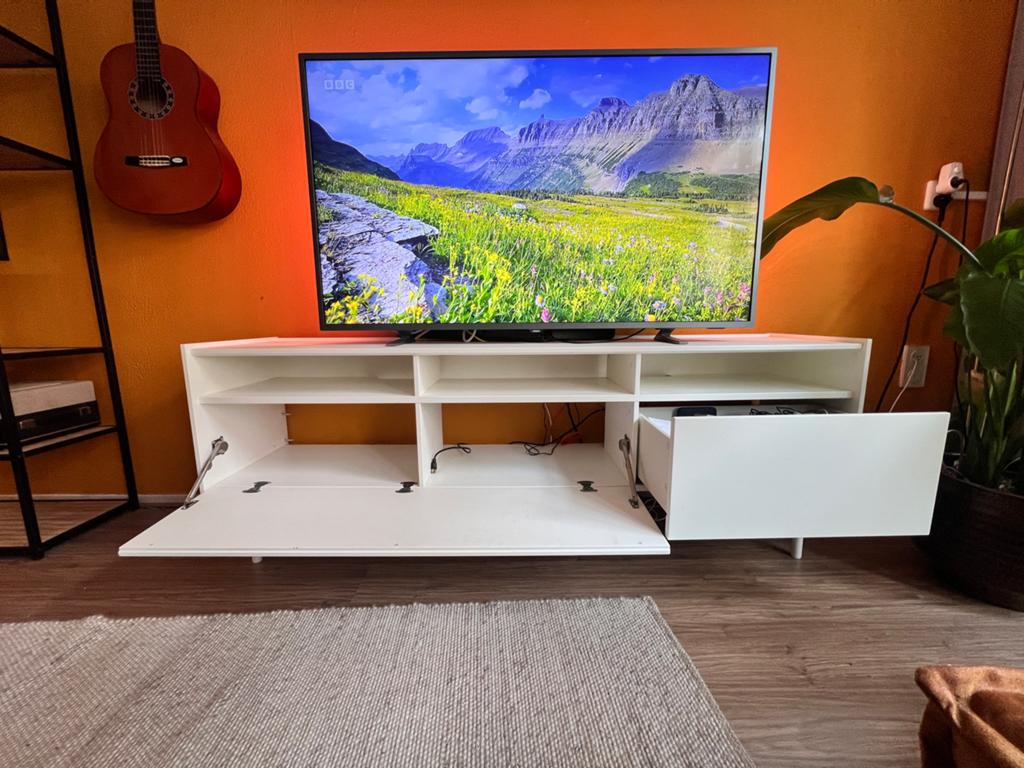 Modern wit tv-meubel met opbergruimte, Ophalen, Overige materialen, 150 tot 200 cm, Zo goed als nieuw