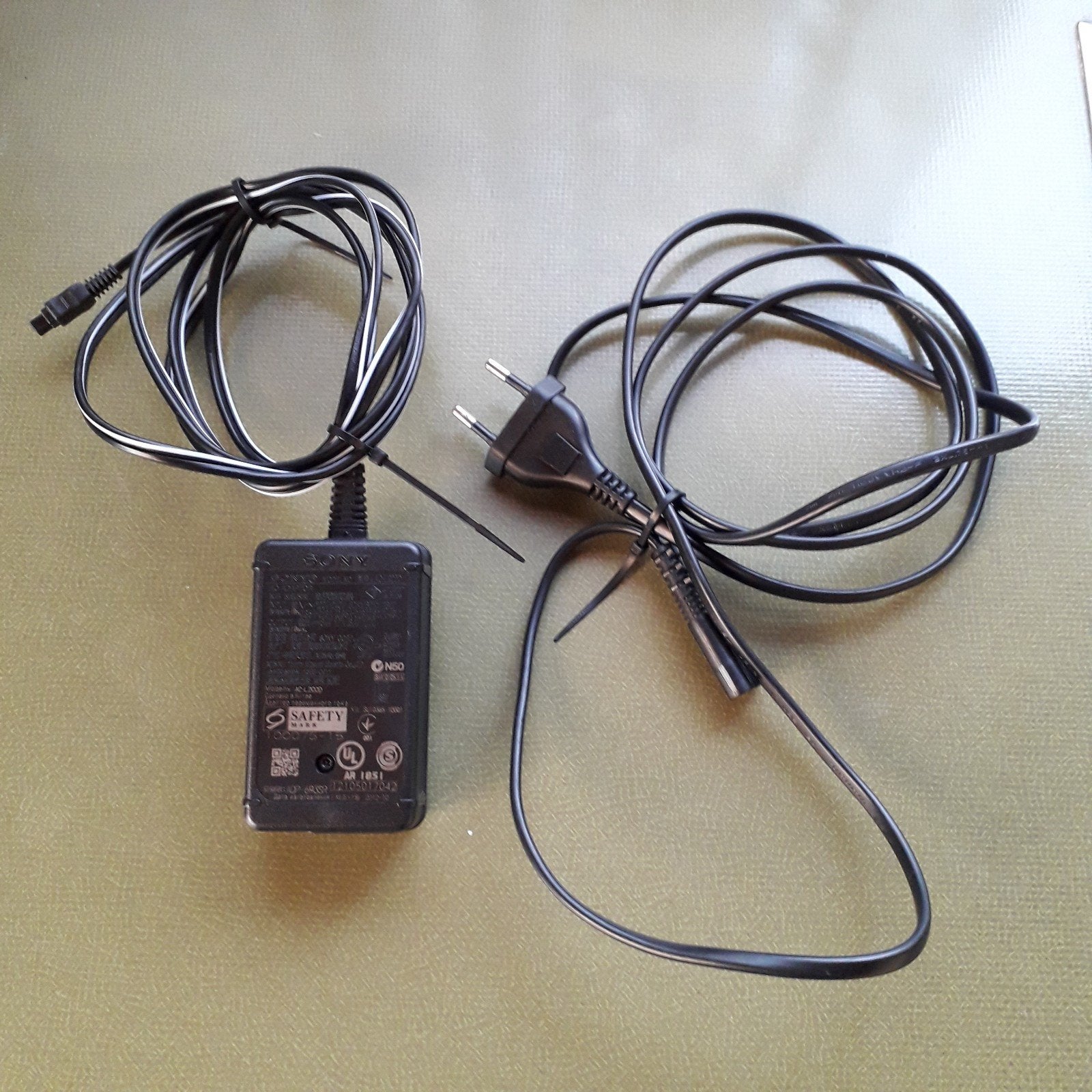 Sony AC-200D AC-adapter 8.4V 1.7A voor camcorders, Ophalen, Gebruikt, Sony, 20x of meer