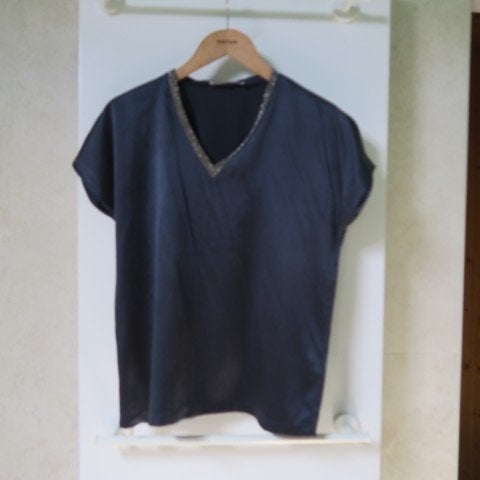 Topje nieuw blauw v-hals stras Fabiana Filippi mt 40 (it 42), Kleding | Dames, Maat 38/40 (M), Blauw, Nieuw, Ophalen of Verzenden