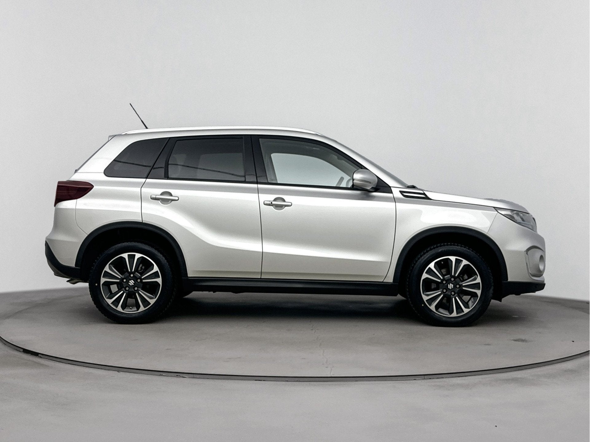 Foto 13 van Suzuki Vitara 1.4 Boosterjet Style Smart Hybrid | Elektrisch
