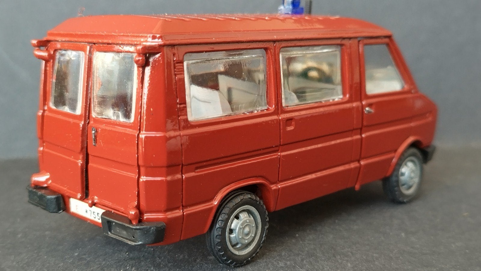 Iveco Daily brandweer 1:43 Old Cars Italy Pol, Overige merken, Auto, Verzenden, .