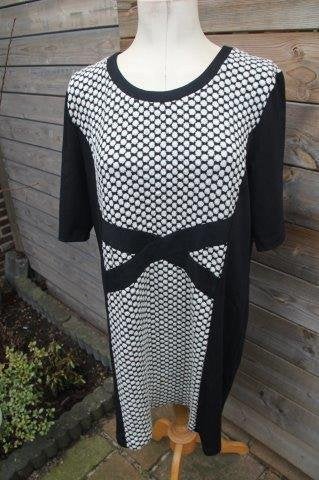 Jurk zwart/ creme Micha mt 46 Vaste prijs OPRUIMING, Kleding | Dames, Zwart, Maat 46/48 (XL) of groter, Ophalen of Verzenden, Zo goed als nieuw