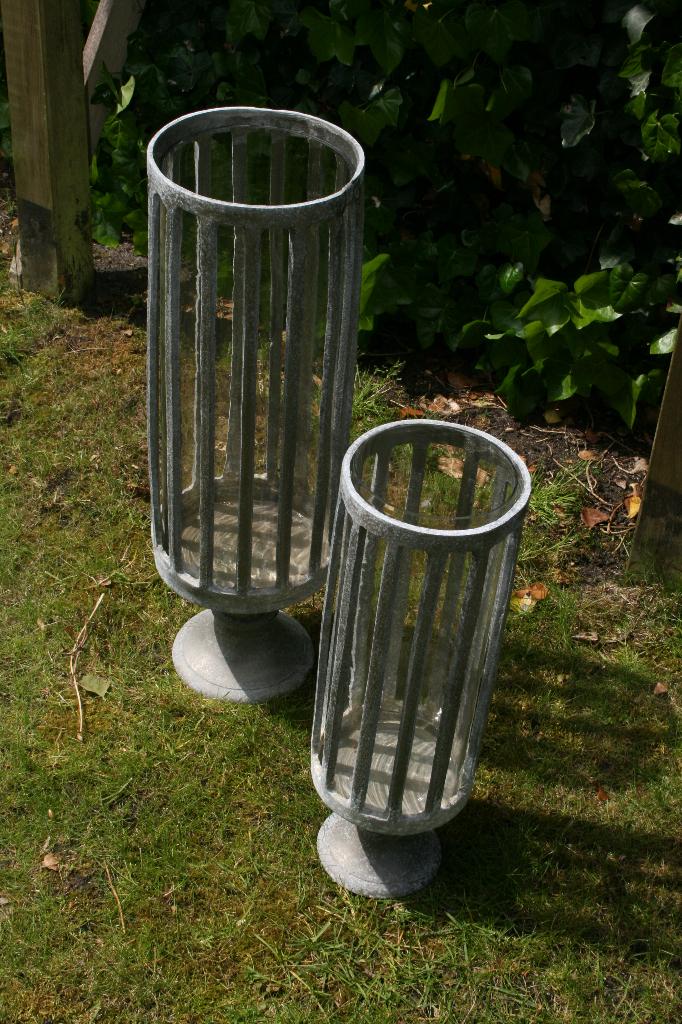 Twee grote windlichten voor de tuin, Ophalen, Gebruikt