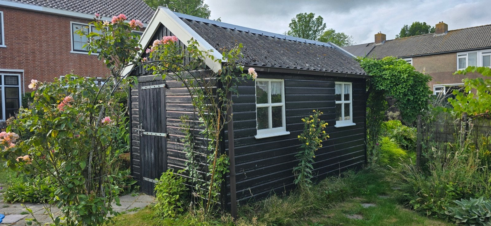 Tuinhuis | Schuur - GRATIS!, Tuin en Terras, Tuinhuizen, Gebruikt, Tuinhuis, Hout, 250 tot 500 cm, 200 tot 400 cm, 2 ramen, Met overkapping