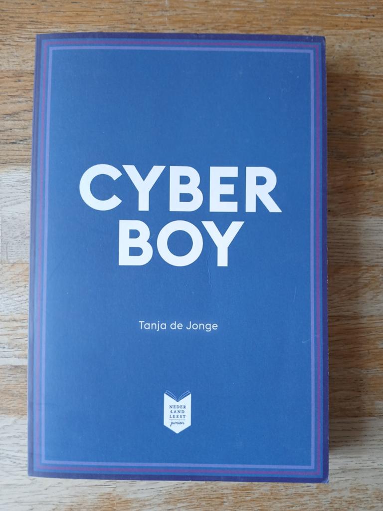 Boek : Cyberboy - Tanja de Jonge, Ophalen of Verzenden, Zo goed als nieuw, Tanja de Jonge, Fictie