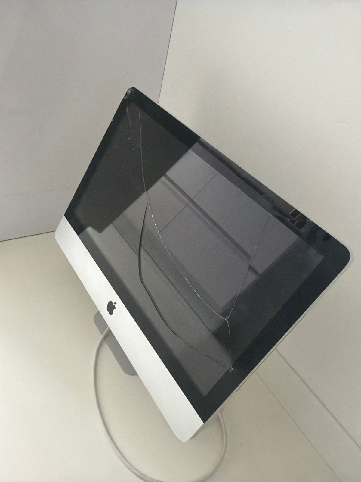 iMac met gebarsten scherm - voor onderdelen of reparatie, Computers en Software, Apple Desktops, Gebruikt, Minder dan 4 GB, IMac