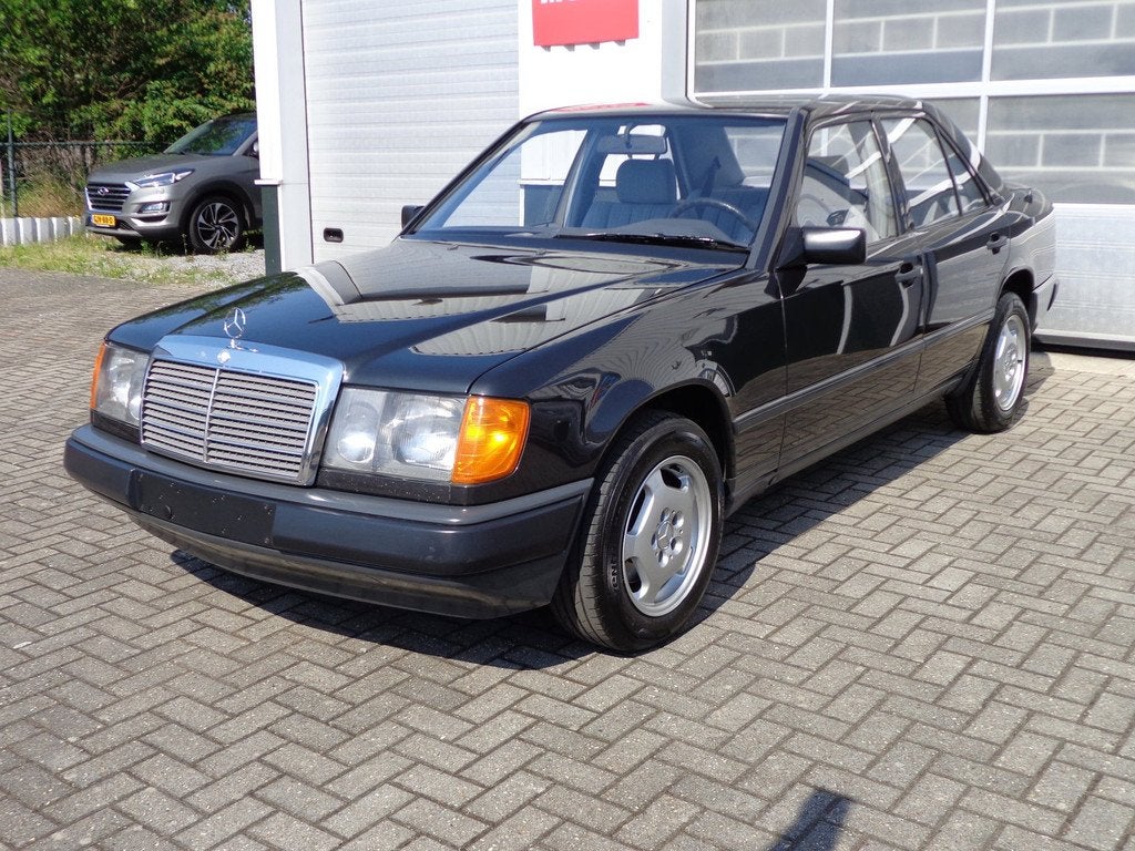 Mercedes-Benz 200-500 (W124) 230 E AUTOMAAT, Auto's, Mercedes-Benz, Automaat, Gebruikt, 4 cilinders, Origineel Nederlands