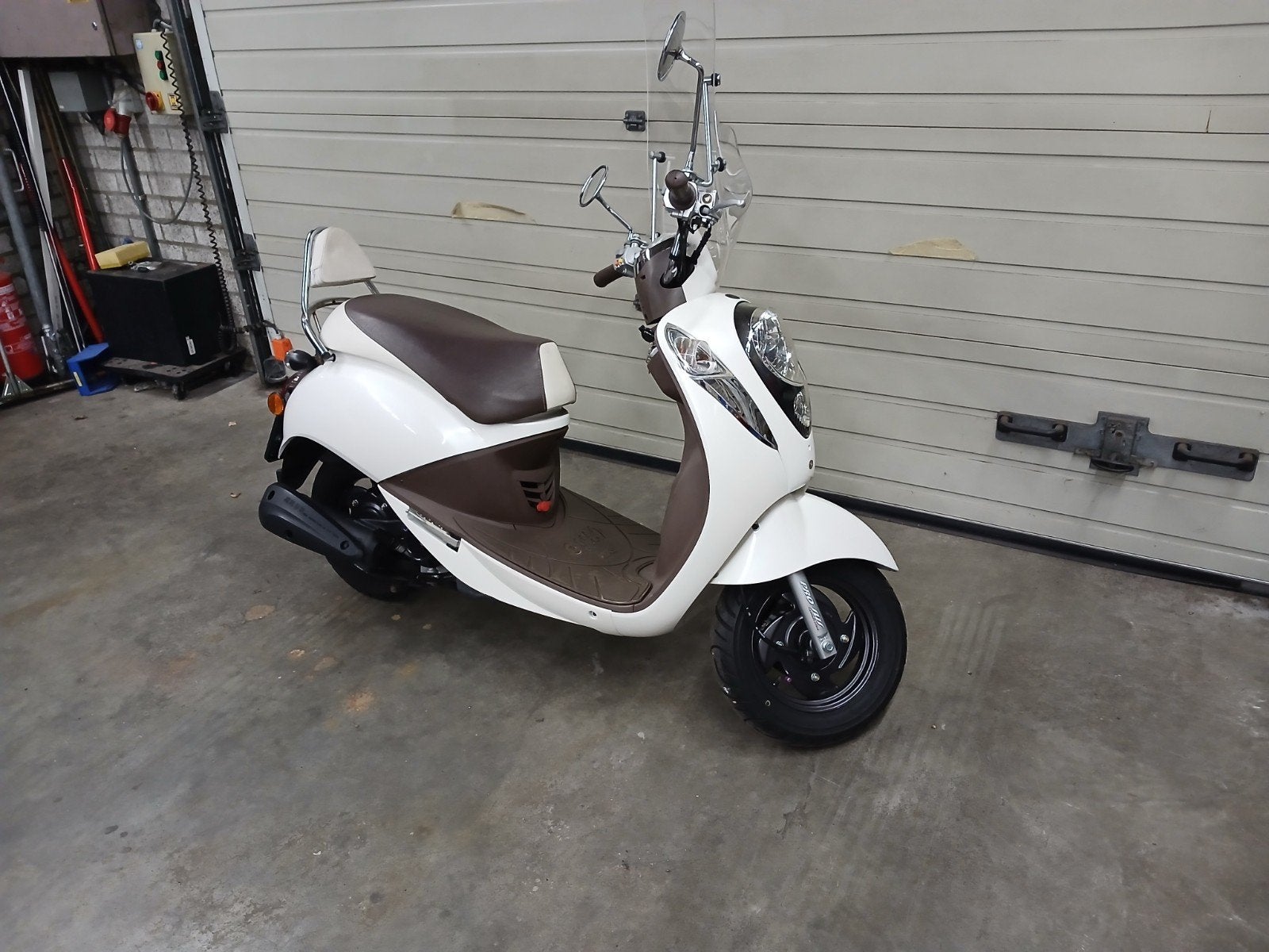 sym mio, Fietsen en Brommers, Ophalen, Zo goed als nieuw, Benzine, Mio