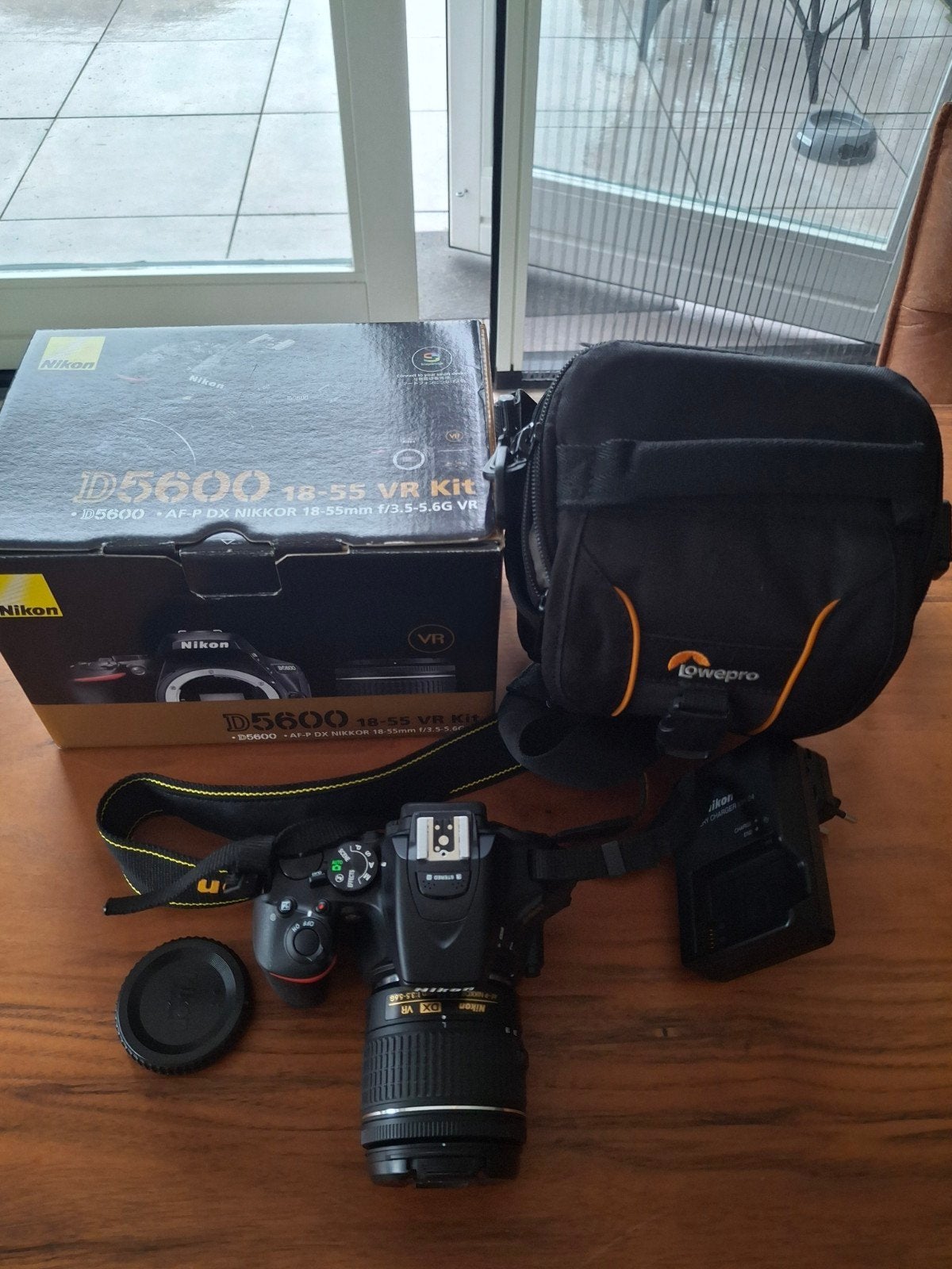 Nikon D5600 spiegelreflexcamera met AF-P 18-55mm VR lens, Bluetooth, Spiegelreflex, Accu, Ophalen of Verzenden