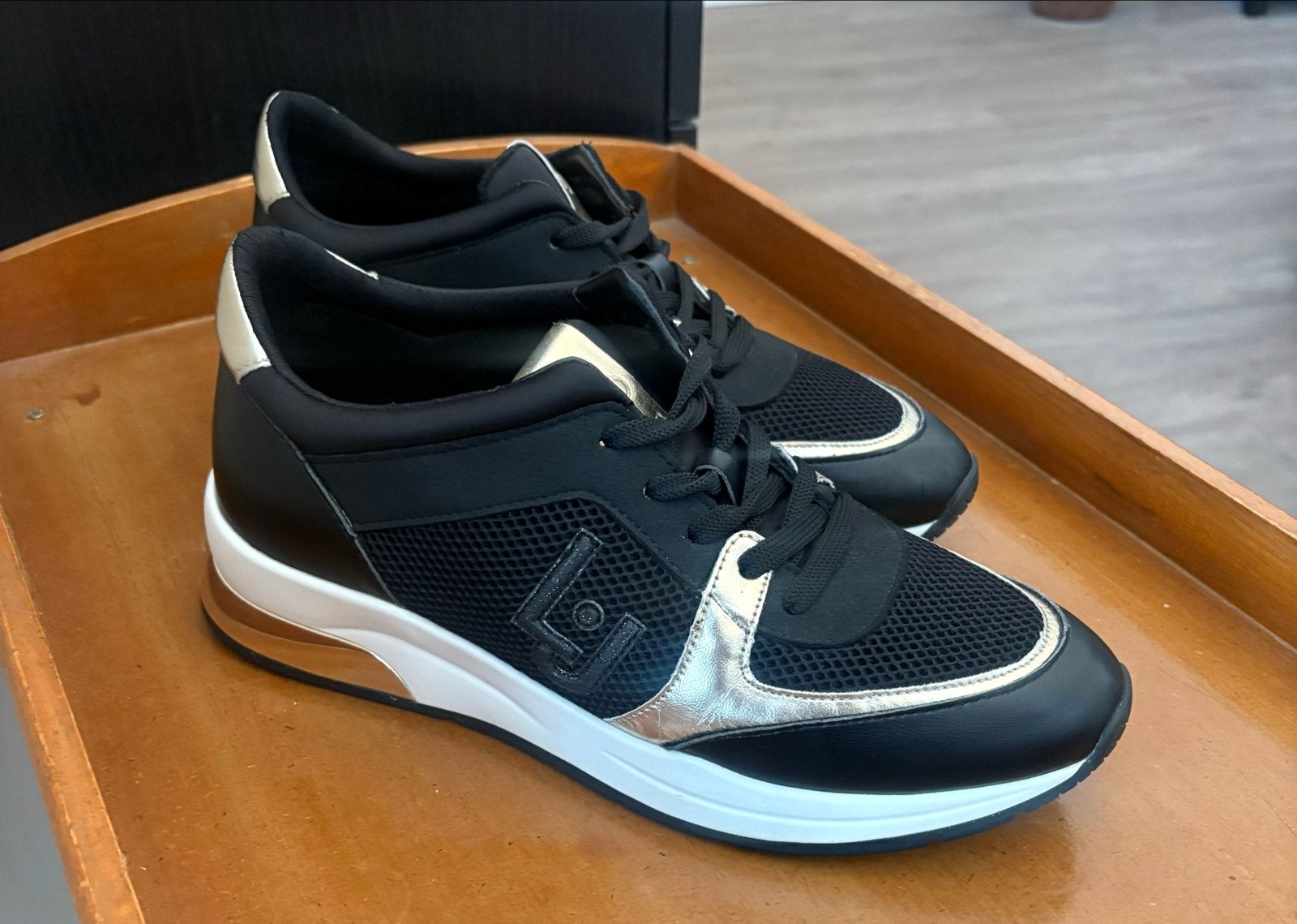 Liu Jo sneakers zwart/goud, maat 41, één keer gedragen, Ophalen of Verzenden, Zo goed als nieuw, Zwart, Sneakers of Gympen