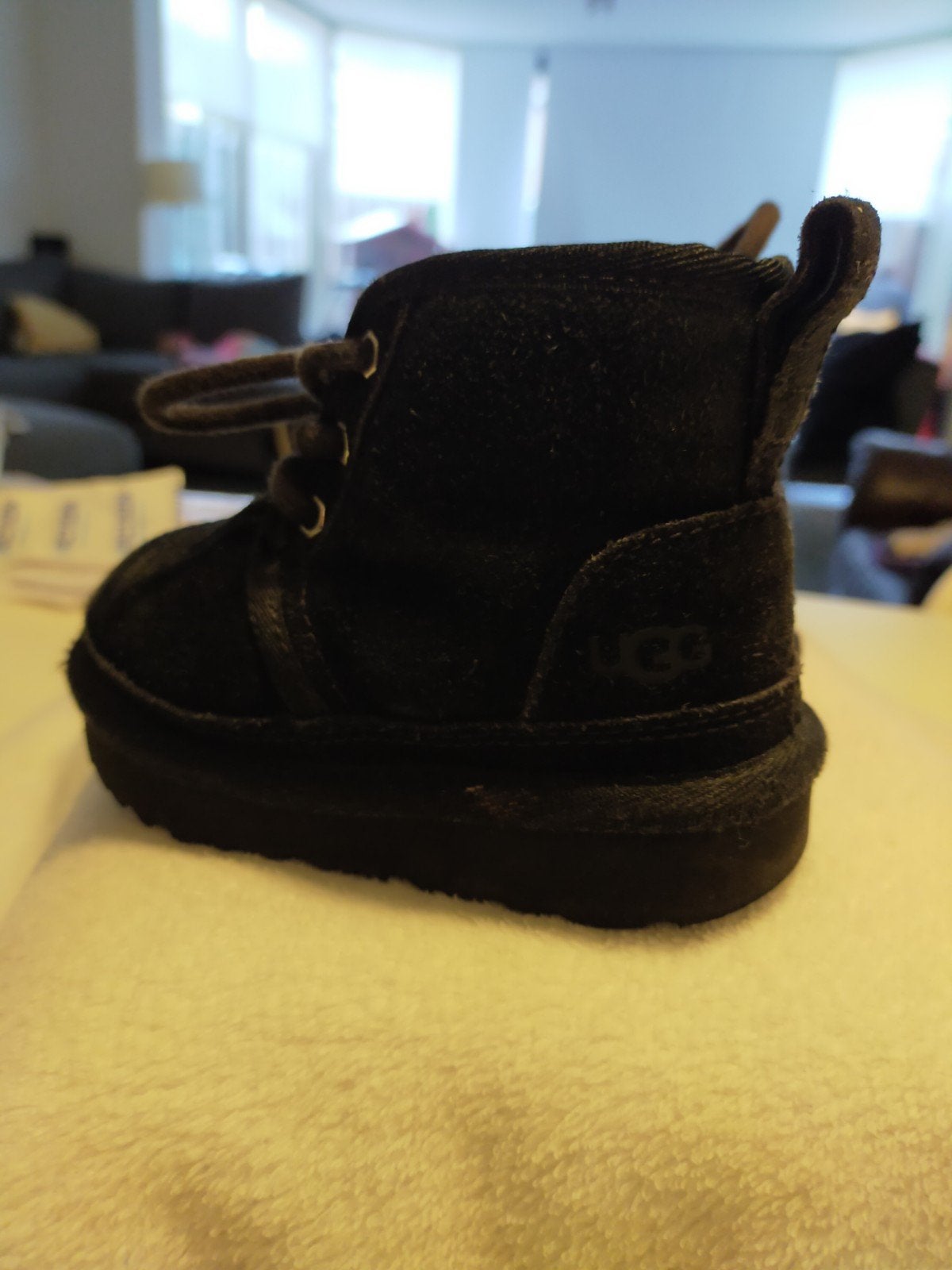 Zwarte UGG babyschoentjes - Maat 22, Gebruikt, UGG, Jongen of Meisje, Schoenen