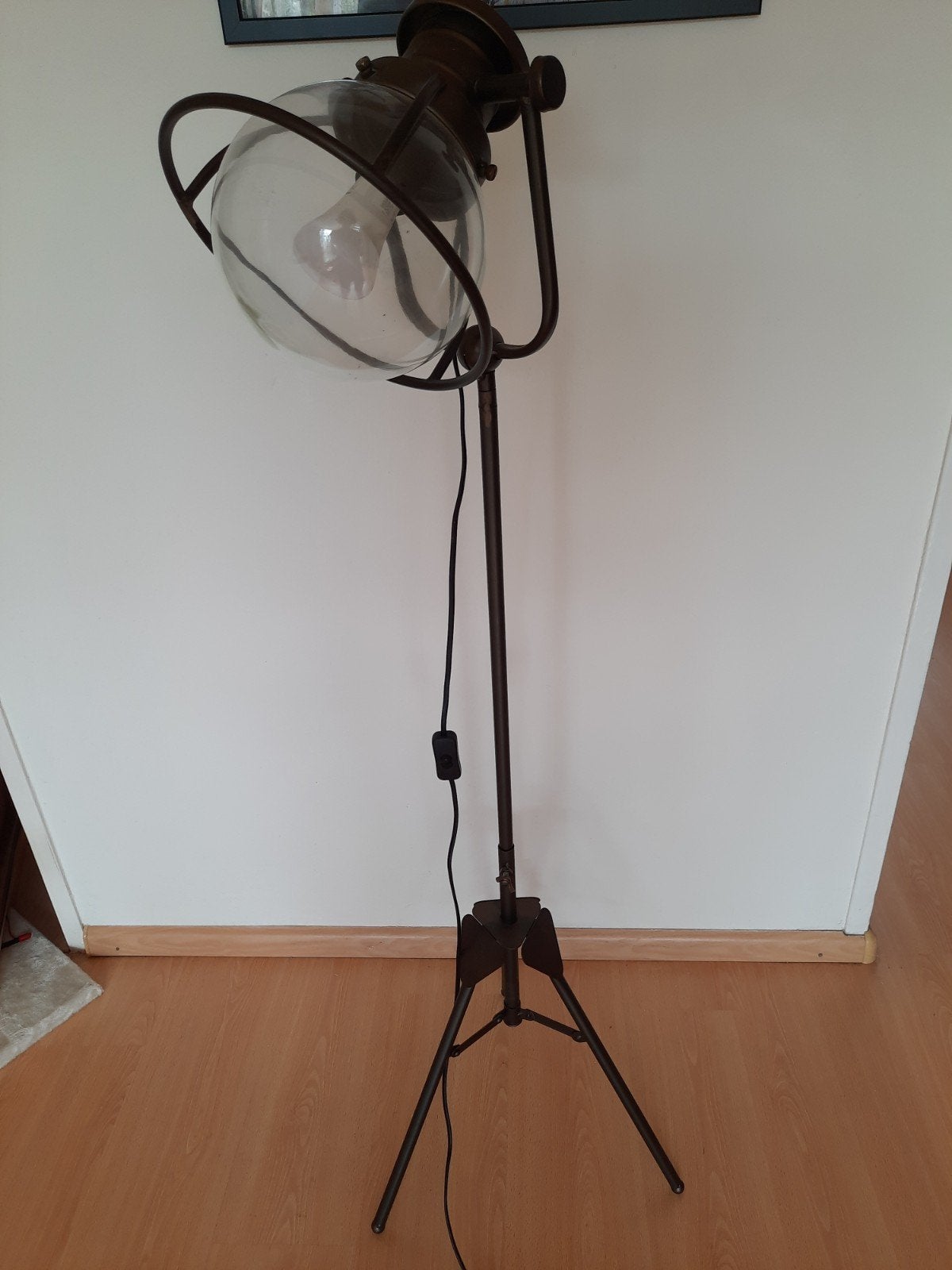 Industriële Vloerlamp met Glazen Bol - Vintage Stijl, Huis en Inrichting, Lampen | Vloerlampen, Gebruikt, Glas, Industrieel, Vintage