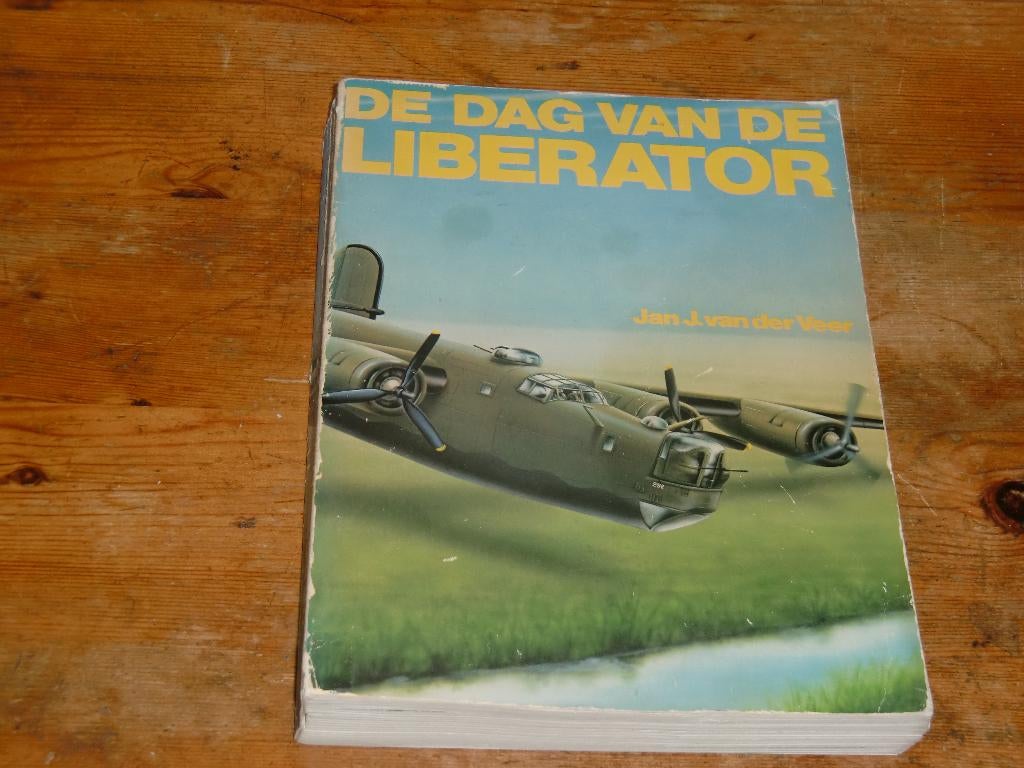De dag van de Liberator (B-24D, USAF, crash, Wo2), Ophalen of Verzenden, Zo goed als nieuw, Boek of Tijdschrift