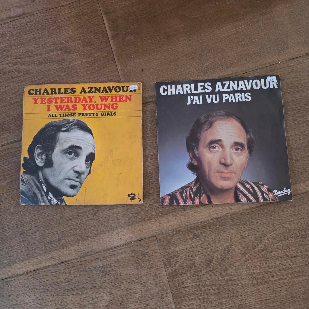 Charles Aznavour _ 2 singles, Fotohoes, Ophalen of Verzenden, Gebruikt, Pop
