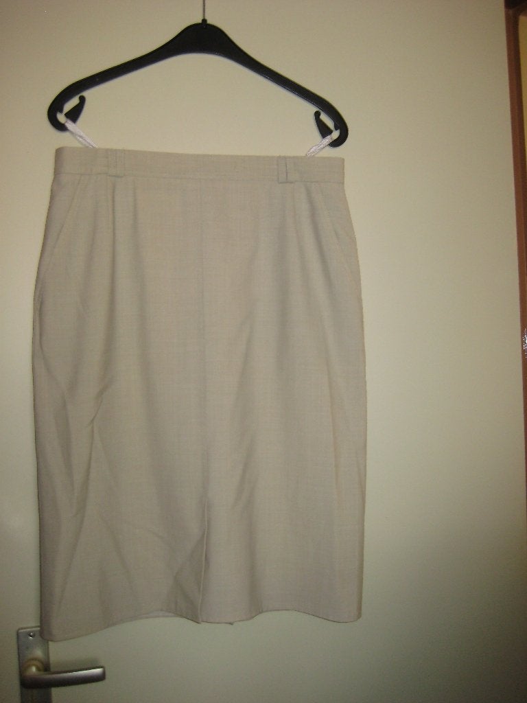 Beige rok, 20, Delmond, knielengte, Ophalen of Verzenden, Zo goed als nieuw, Beige, Knielengte
