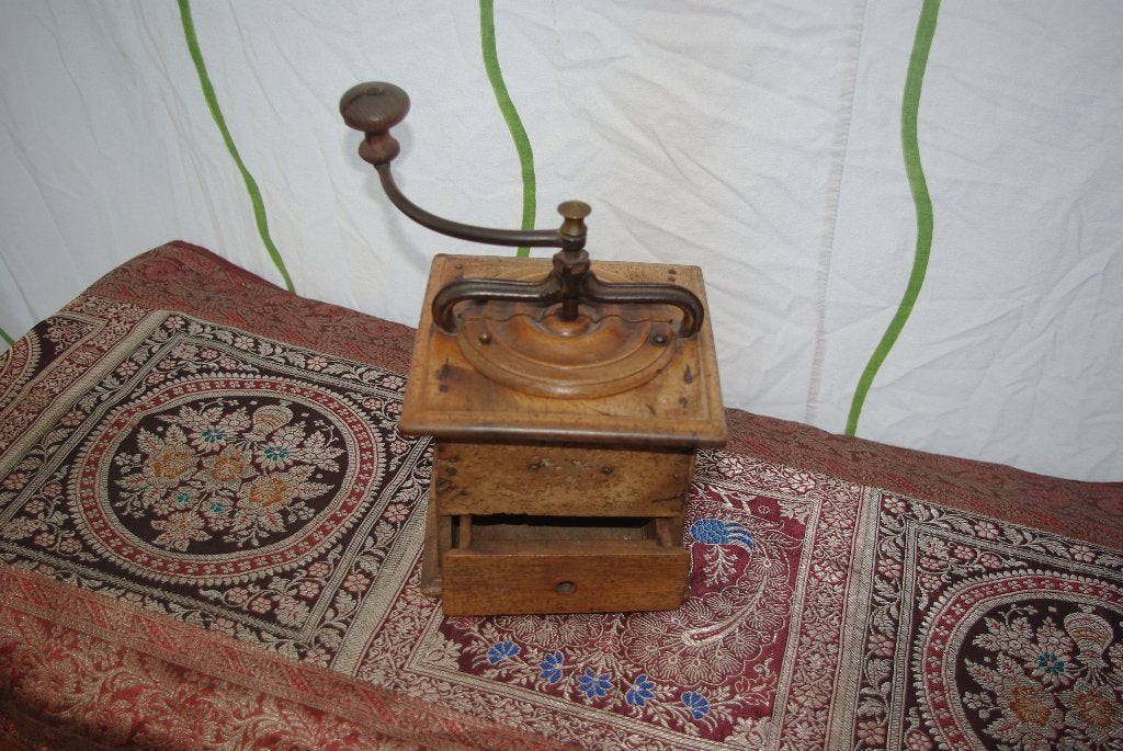 Antieke houten koffiemolen met lade / Wand koffie molen, Antiek en Kunst, Ophalen of Verzenden