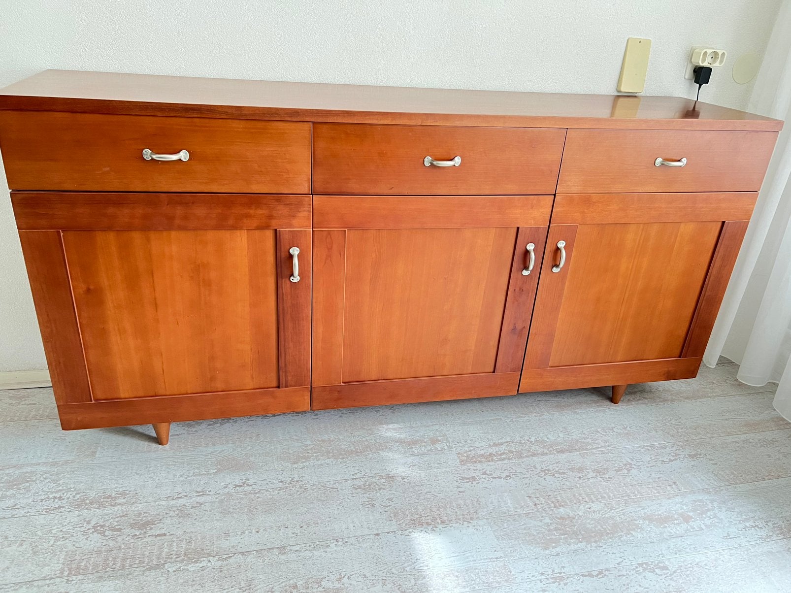 Kersenhouten dressoir italiaans design, Huis en Inrichting, Kasten | Dressoirs, Ophalen, Met deur(en), 150 tot 200 cm, Kersenhout