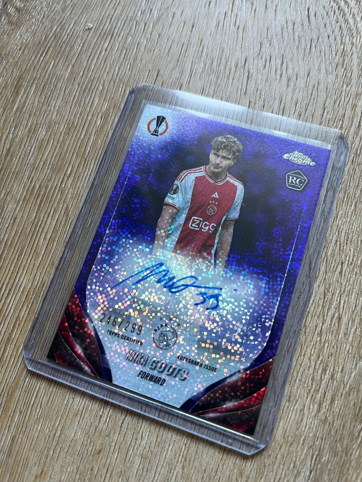 Mika Godts Autographed Topps Chrome RC /299 Ajax, Verzamelen, Sportartikelen en Voetbal, Ophalen of Verzenden, Zo goed als nieuw