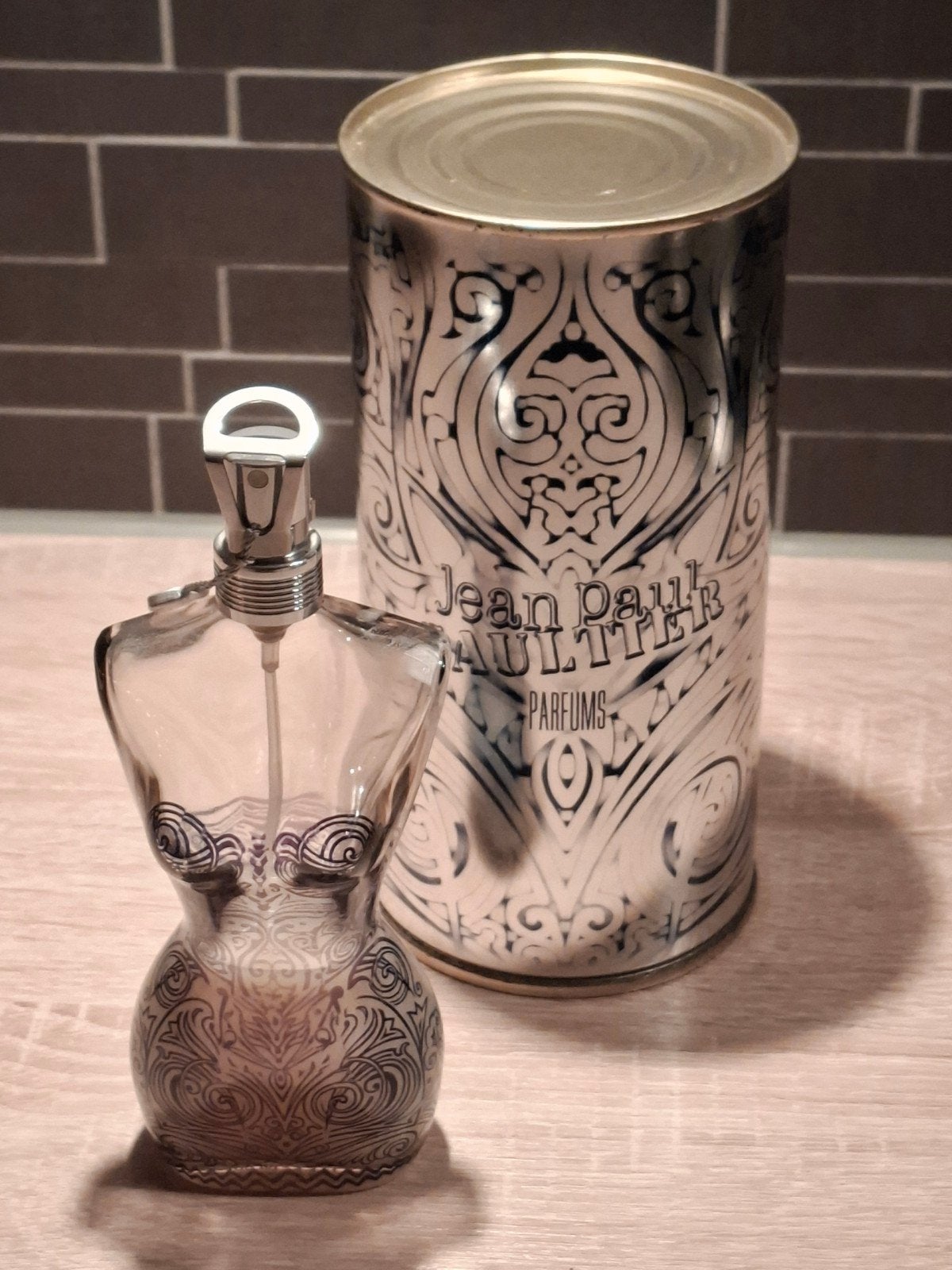 Jean Paul Gaultier Classique 1994 tatoo uitgave, Verzamelen, Ophalen of Verzenden, Zo goed als nieuw, Parfumfles