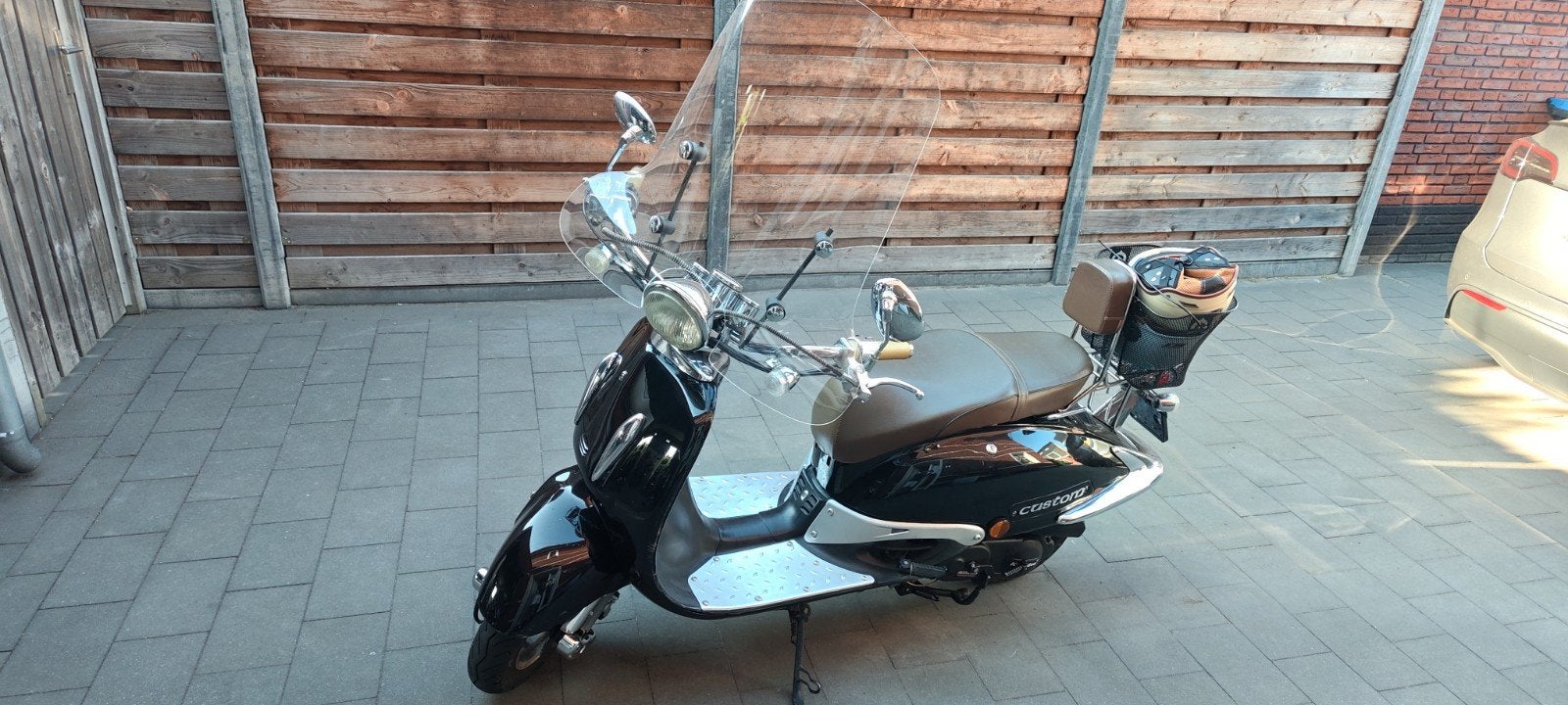 Zwarte Custom Scooter met Windscherm en Rugsteun, Ophalen, Zo goed als nieuw, Benzine, Overige merken