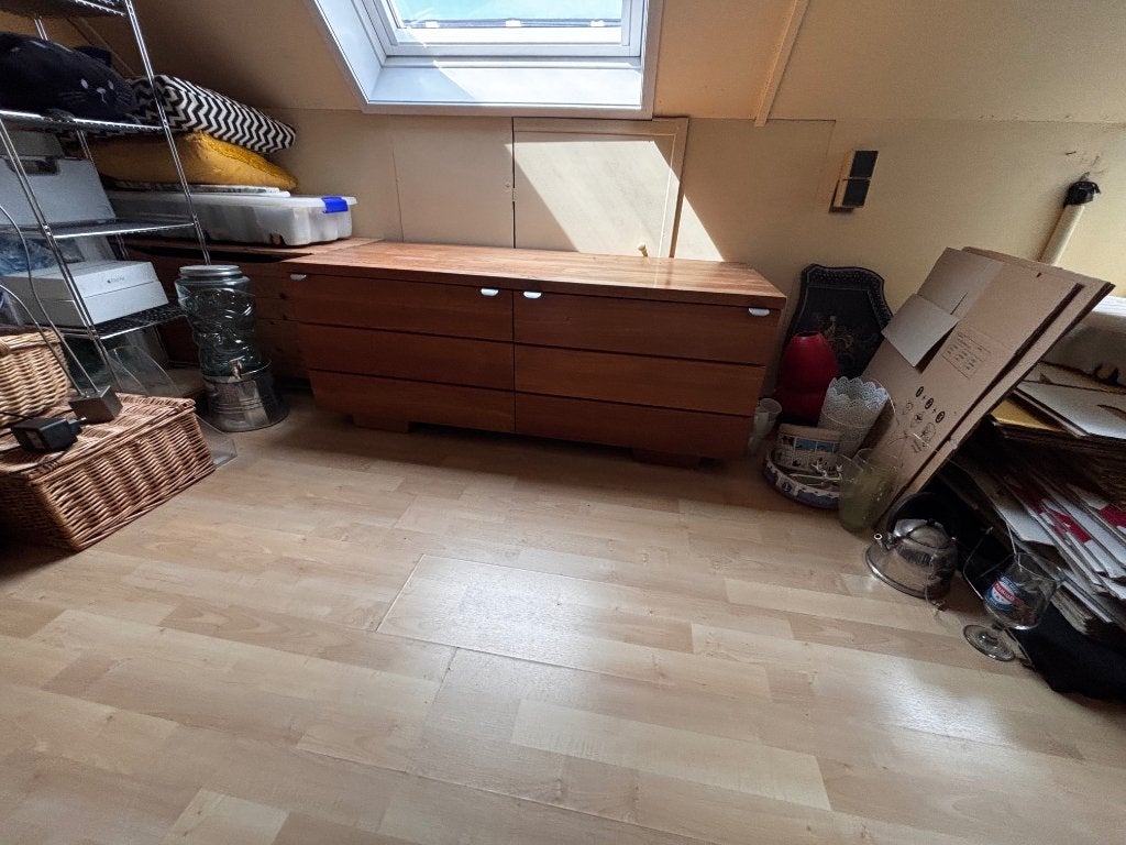 Houten tv meubel met twee kastdeuren, Ophalen, Strak, Gebruikt, 100 tot 150 cm