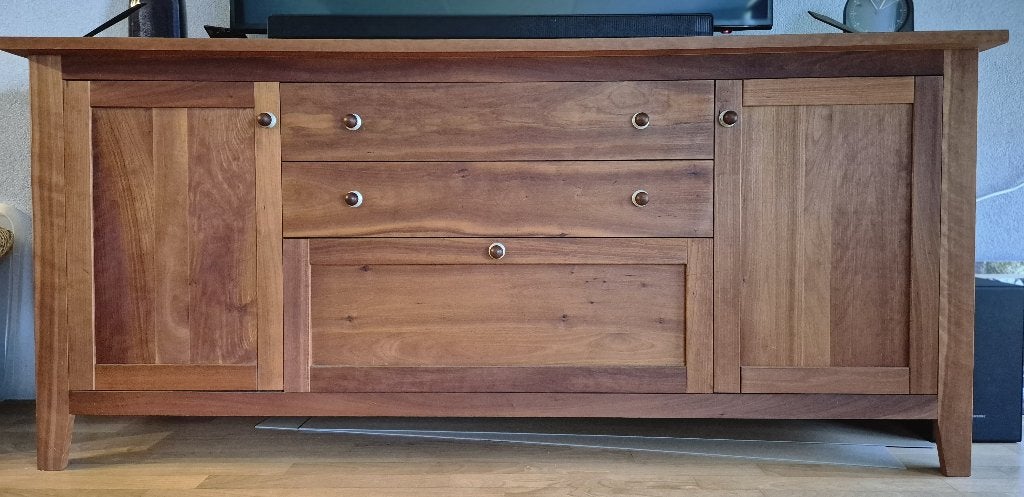 Te koop: Een massieve kersen houten dressoir, Ophalen, Met deur(en), Klassie modern, 150 tot 200 cm