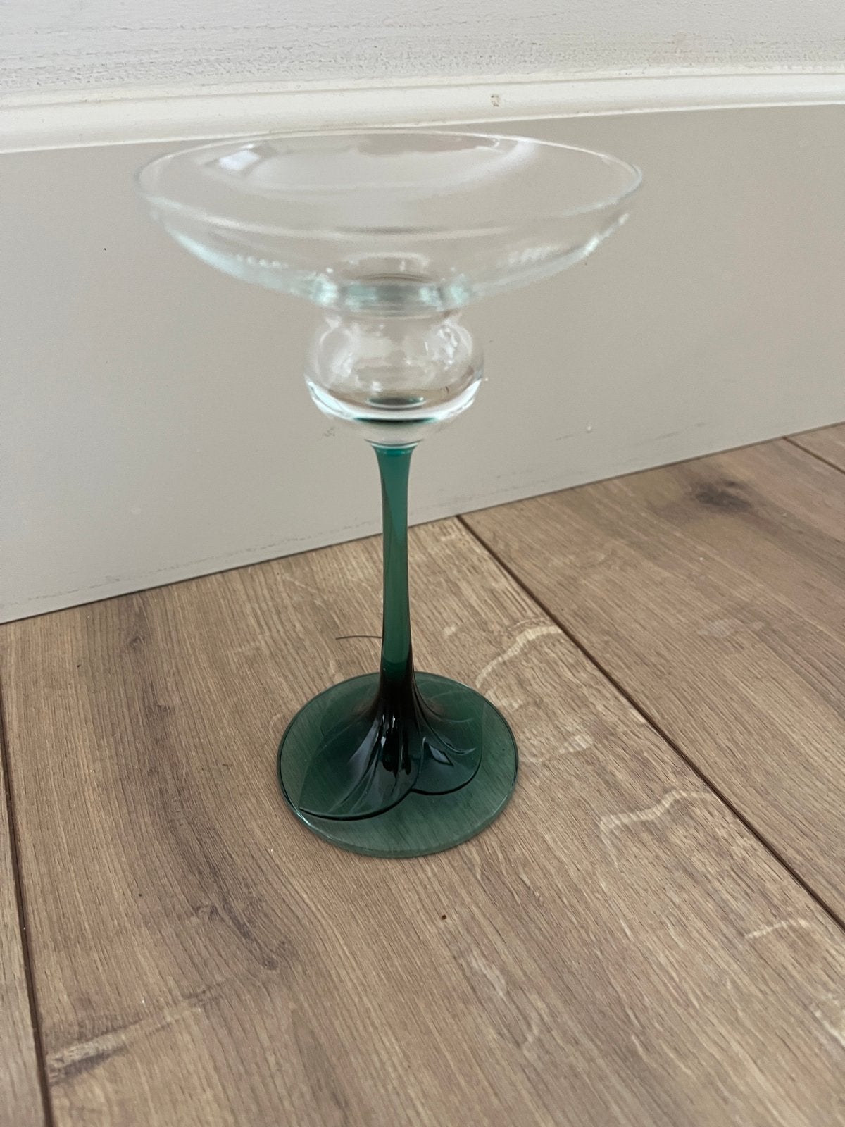 Mooie oude glazen kandelaar glas perfecte staat groen wit, Ophalen of Verzenden, Kandelaar, Groen, Glas