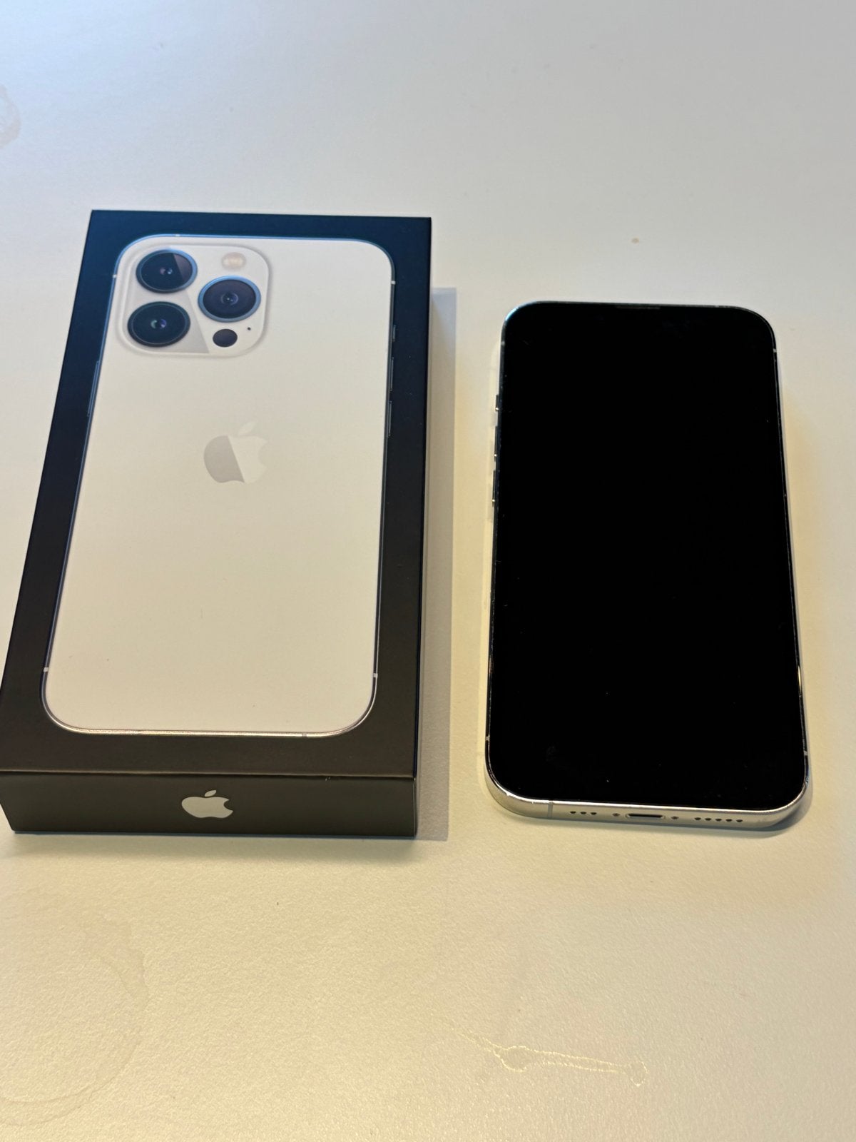 Apple iPhone 13 Pro 256GB Zilver - Zo goed als nieuw, 69 %, Zo goed als nieuw, IPhone 13 Pro, Zonder simlock