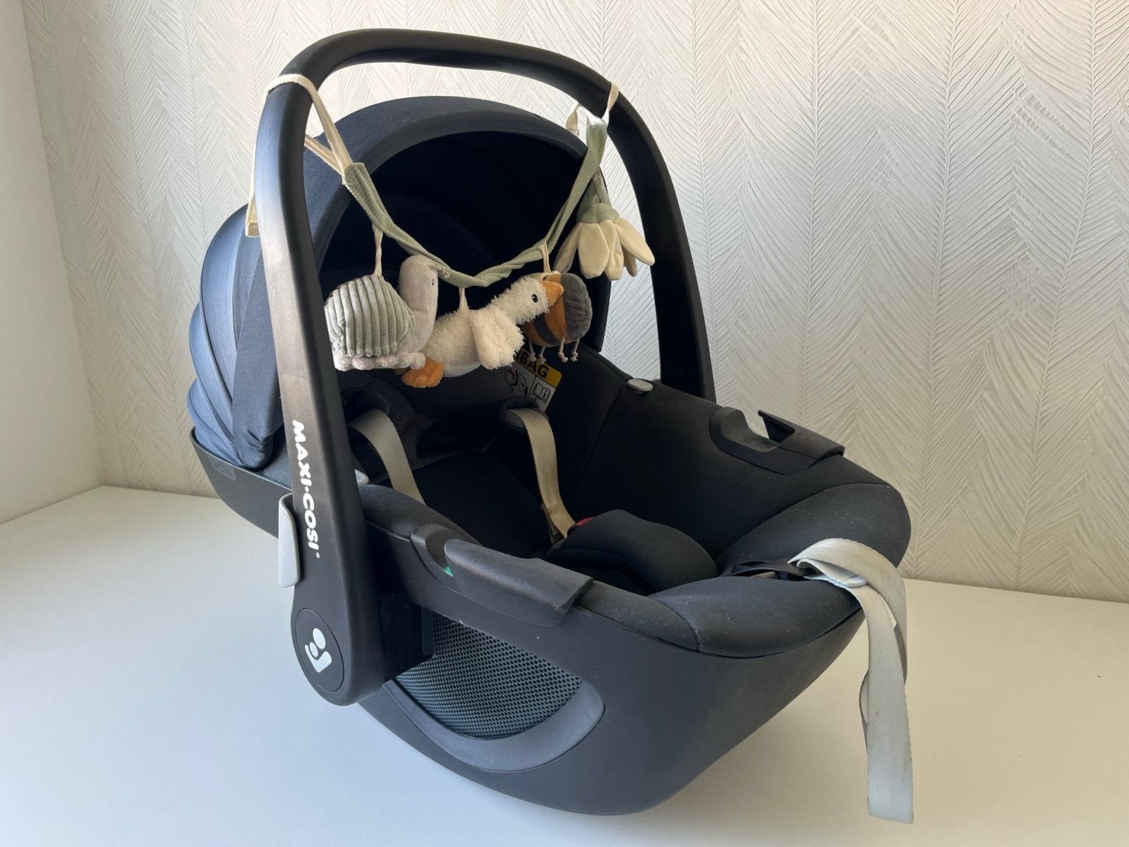 Maxi Cosi Pebble 360 autostoel + zitverkleiner + guirlande, Ophalen, Autogordel of Isofix, Gebruikt, Zijbescherming