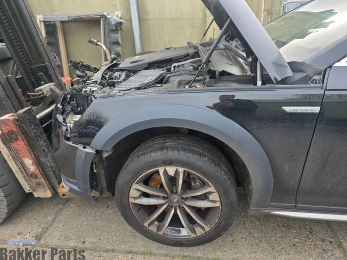 Scherm links-voor van een Audi A4 (LY9T), Gebruikt, -, -, -