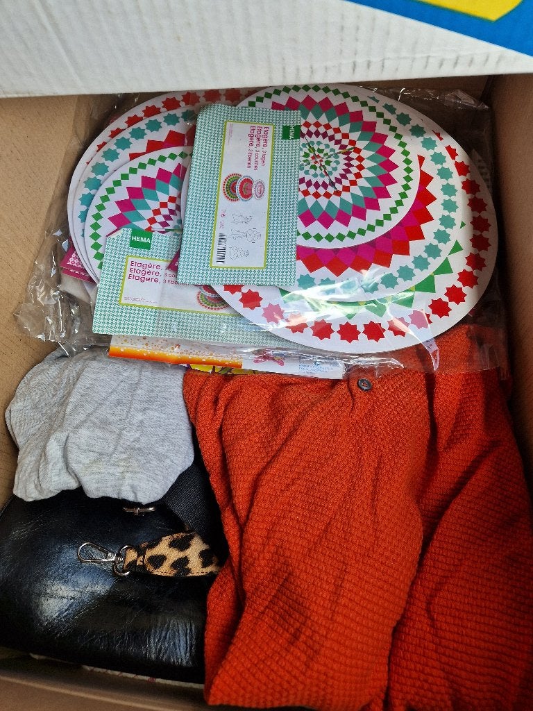 20 rommelmarkt dozen + 2 zakken, Diversen, Ophalen, Gebruikt