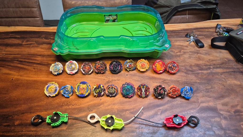 Beyblade Burst Set: Stadion, 20 Beyblades & Starters, Ophalen of Verzenden, Jongen of Meisje