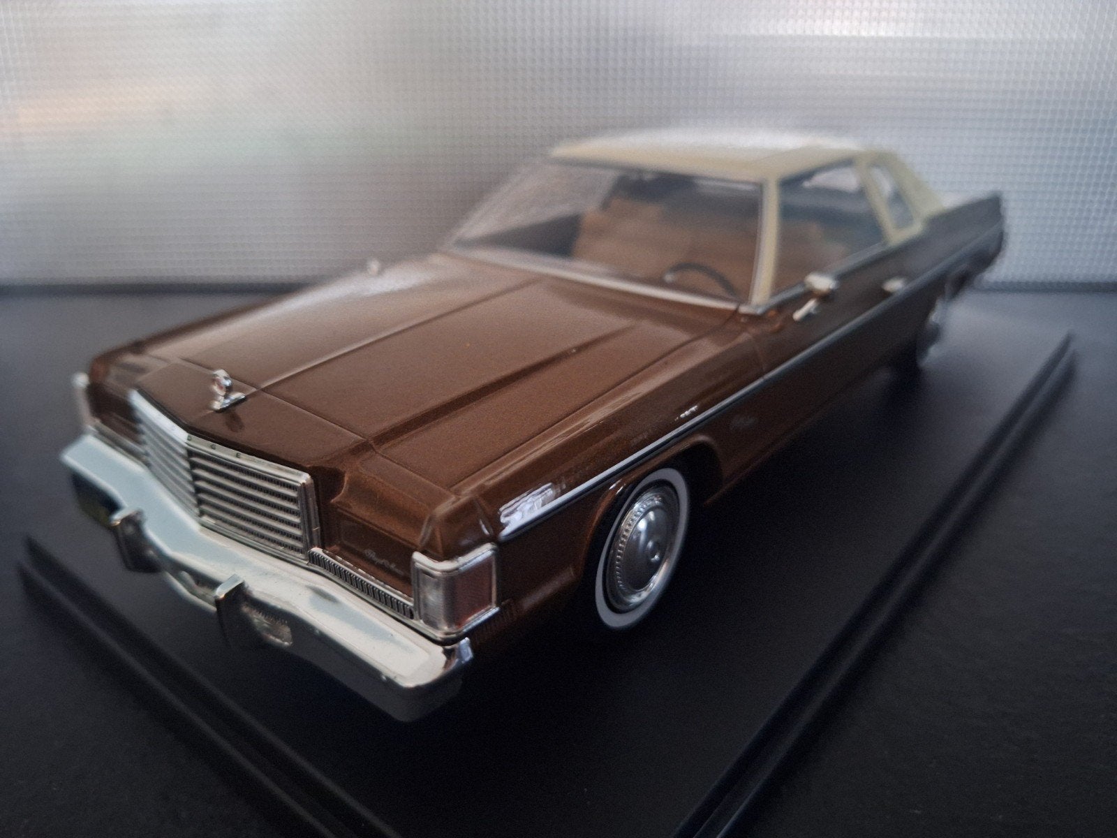 Dodge Royal Monaco Coupe 1977  Schaal 1:24, Overige merken, WhiteBox, Auto, Nieuw