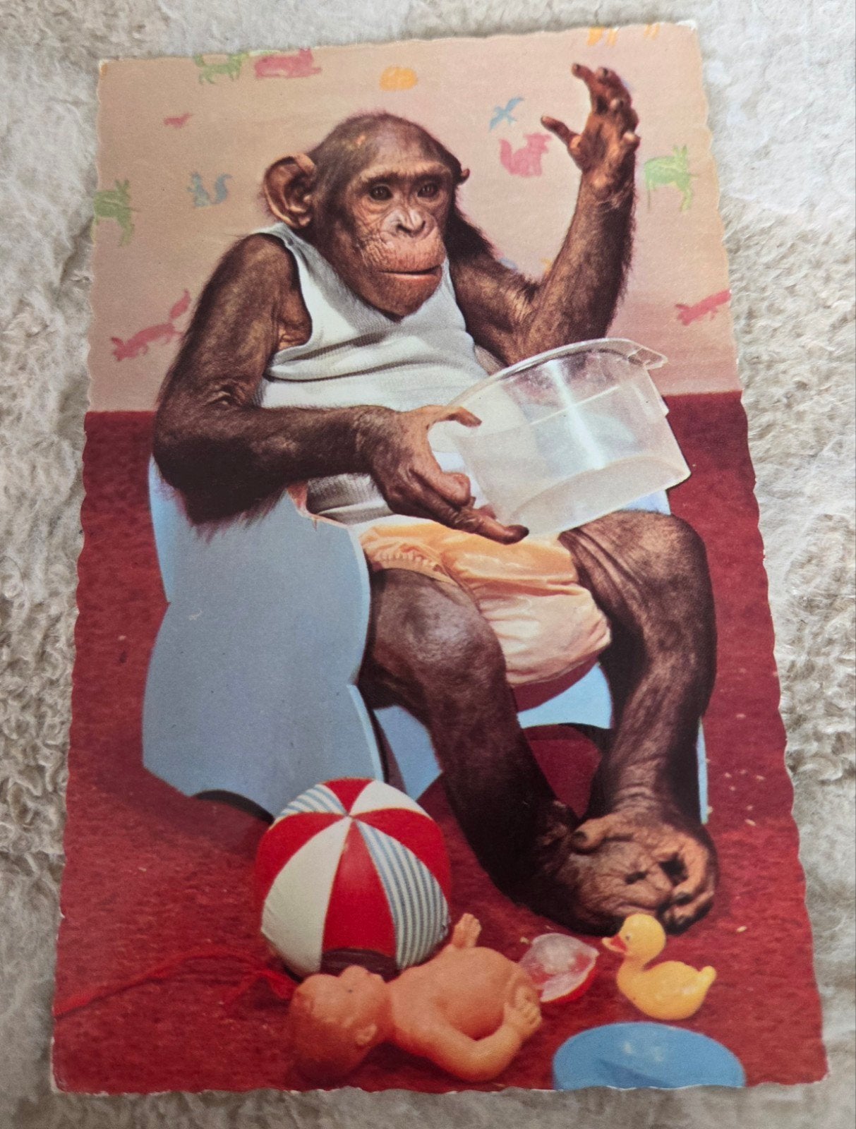 Vintage Ansichtkaart Aap met Baby Spullen - 1964, Verzenden, 1940 tot 1960, Gelopen, Kinderen