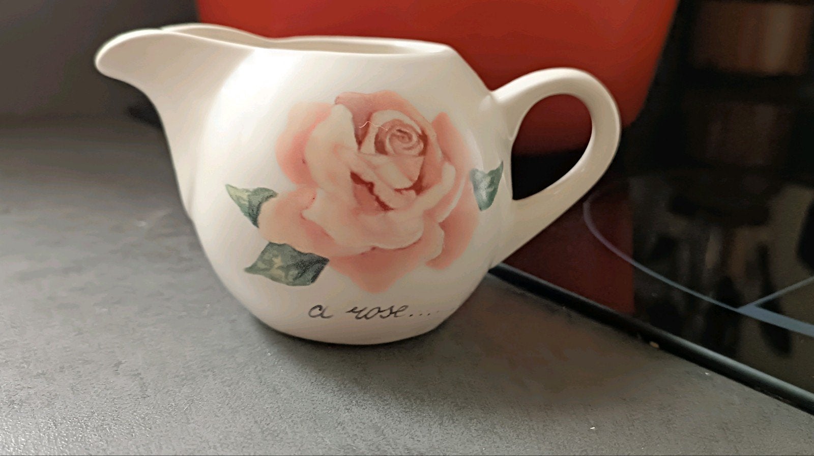 Jet ter Steege melkkannetje – "A rose is a rose" –, Huis en Inrichting, Overige typen, Ophalen of Verzenden, Zo goed als nieuw