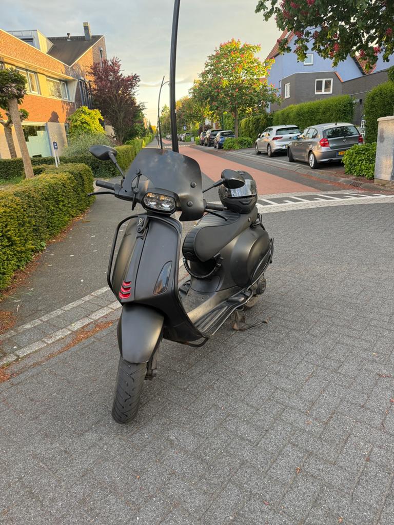 Vespa sprint full option 20222, Fietsen en Brommers, Snorfietsen en Snorscooters, Ophalen, Gebruikt, Benzine, Vespa