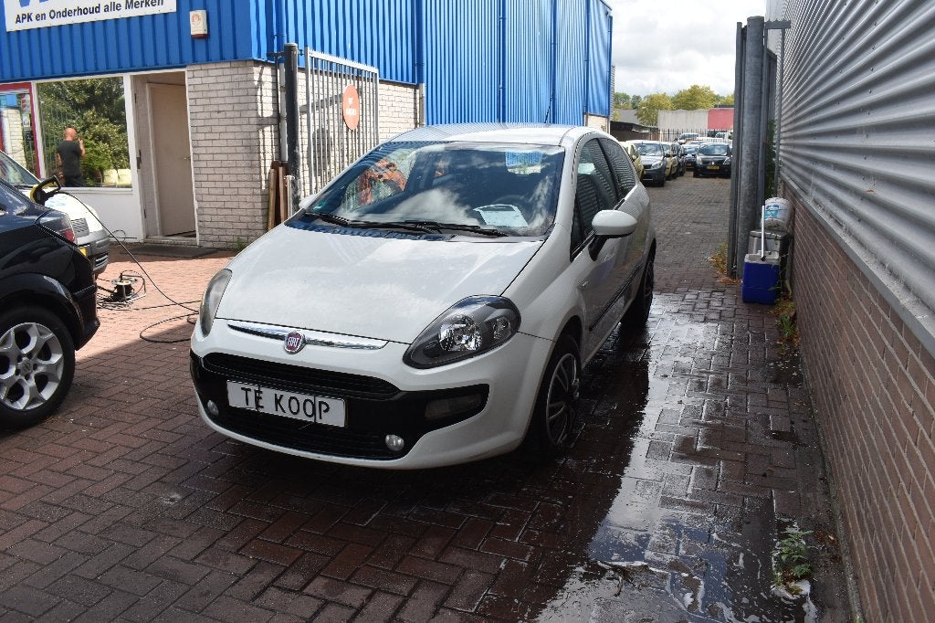 Fiat Punto 1.2 51KW/69PK 3DR Grande 2011 Wit, Voorwielaandrijving, 40 €/maand, 1242 cc, 4 cilinders