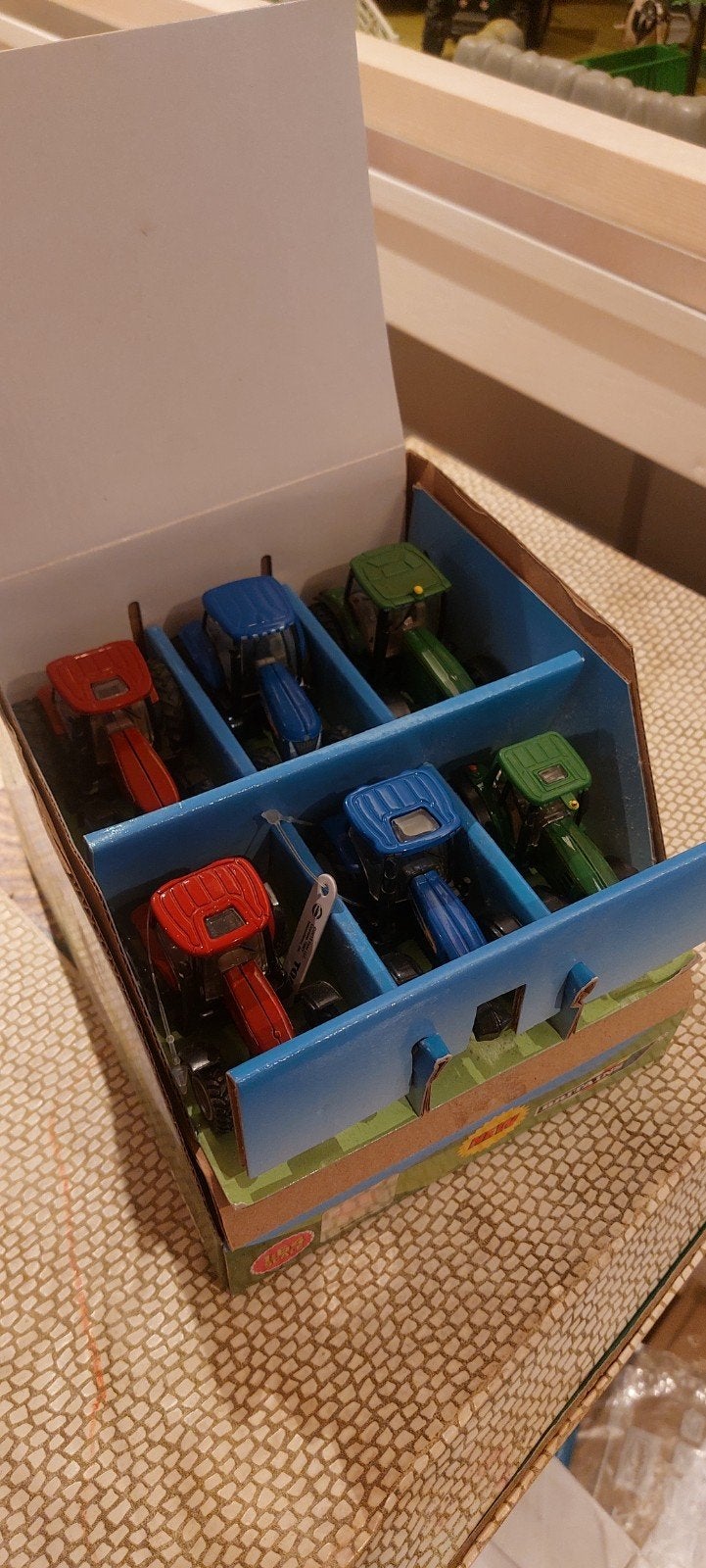 Britains 1:64 display set case new holland john deere, Hobby en Vrije tijd, Ophalen of Verzenden, Zo goed als nieuw, Tractor of Landbouw